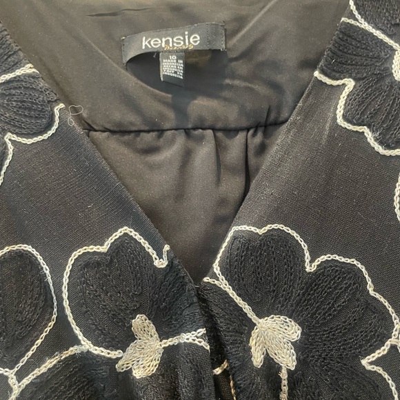 Kensie Black and White Floral Midi Dress - Picture 4 of 6